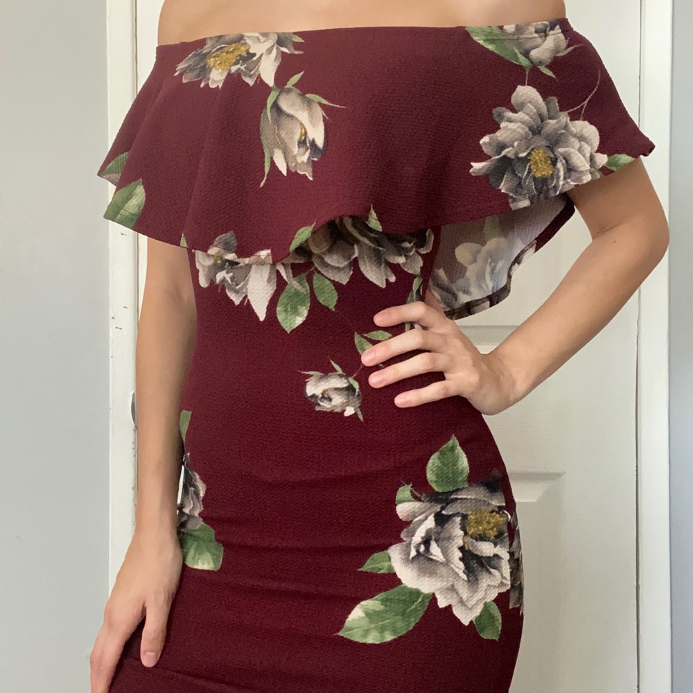 OFF THE SHOULDER / BODYCON FLORAL DRESS